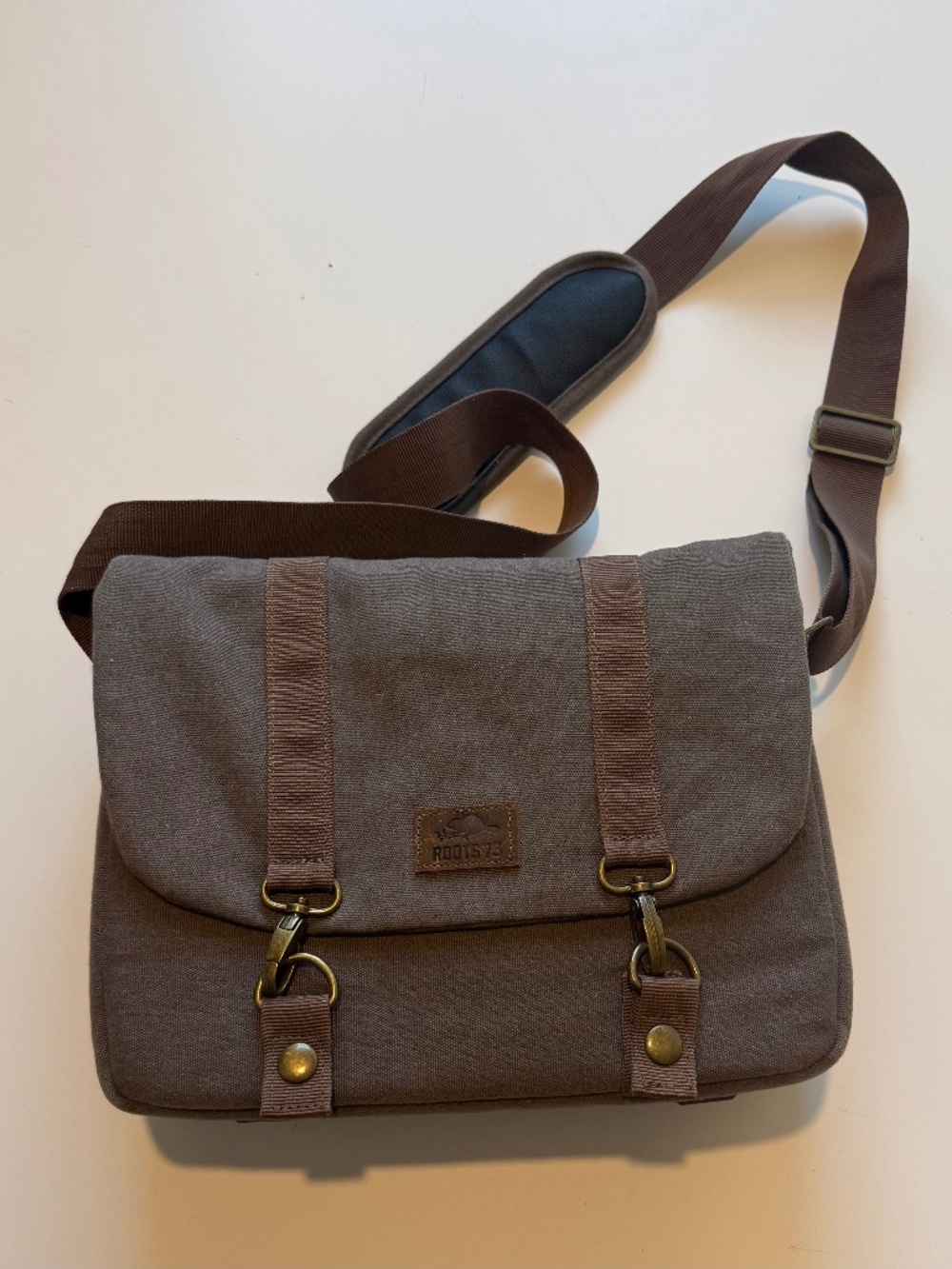 Roots Camera Bag